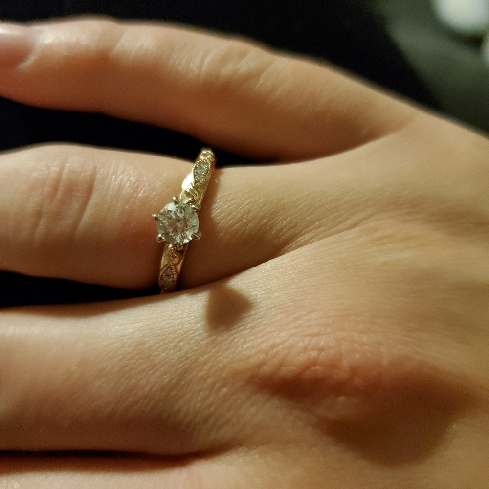 Engagement ring - Picture 4 of 5